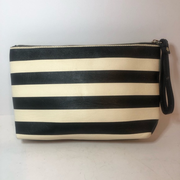 Betsey Johnson Red Lips, Black And White Striped Handbag. Built In Charge Pack. - Picture 5 of 10